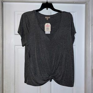 Basic grey tshirt with a front tie